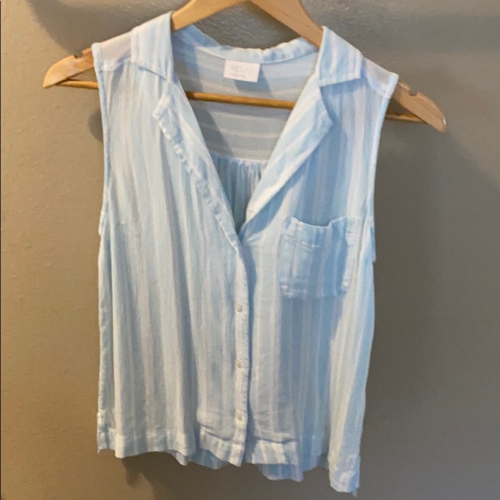 Sleeveless button down top